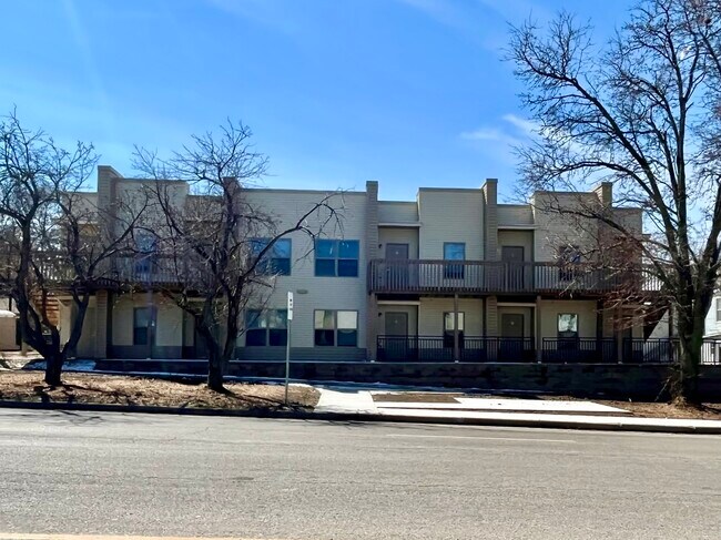 Building Photo - 507 SW 6th Ave