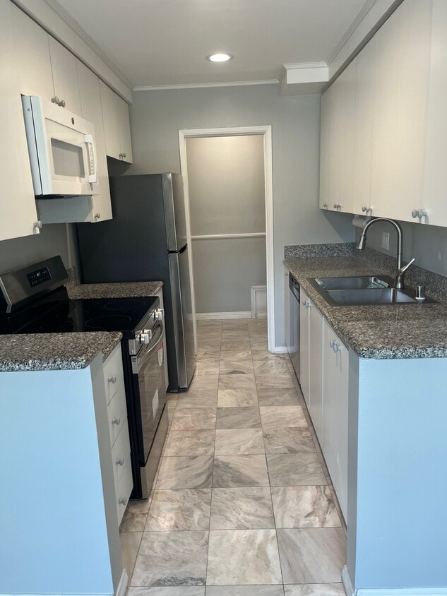 kitchen - 1828 Camden Ave