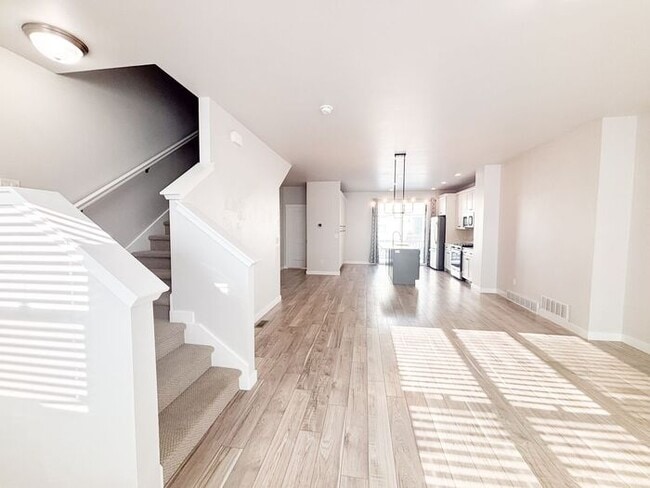 Building Photo - Stunning and Spacious 3BR 3BA Townhouse w/ Quartz Kitchen + Garage Parking + Modern Finishes in E...