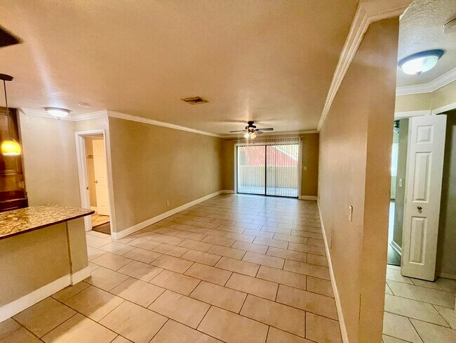 Building Photo - 640 Kenwick Cir