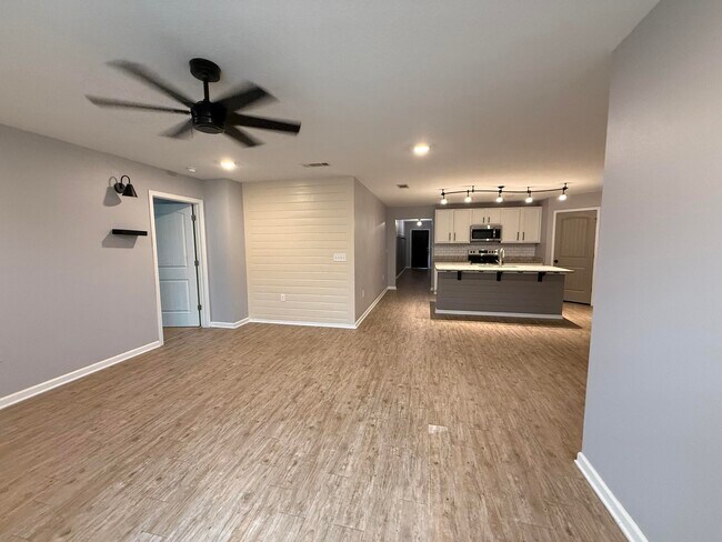 Foto del edificio - 351 Merlin Ct