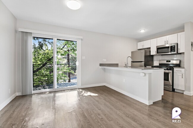 Foto del edificio - 5005 Manor Rd