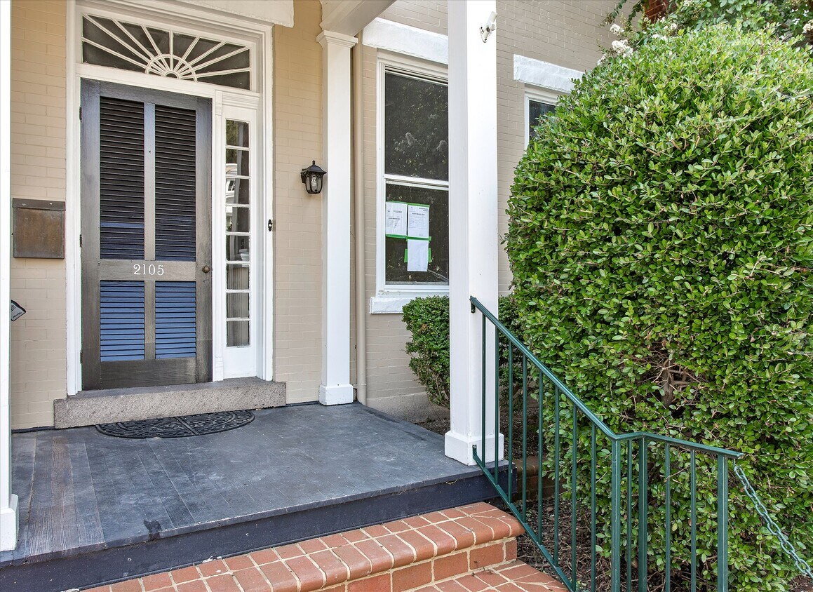 Primary Photo - 2105 Stuart Ave