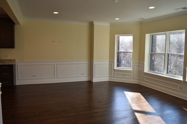 Building Photo - 3541 N Reta Ave