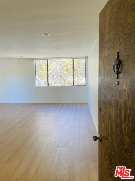 Foto del edificio - 348 Rexford Dr