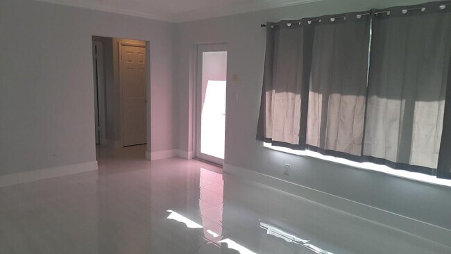 Foto del edificio - 8815 NE 9th Ct