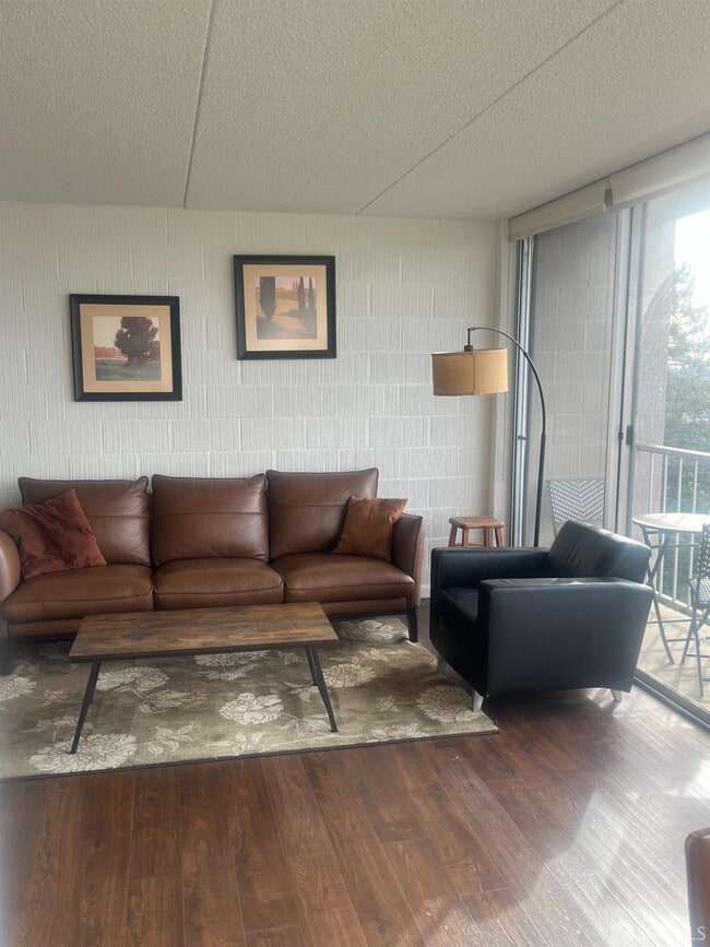 Building Photo - 1 Kelton Ct