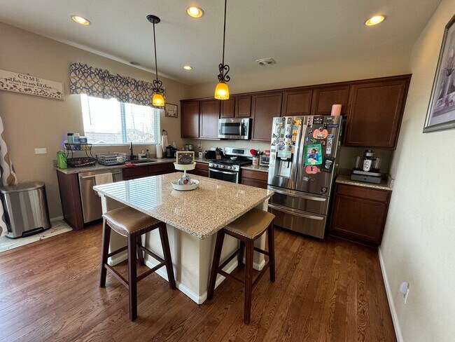 Building Photo - Lovely 3 Bedroom with unfinished walk out ...
