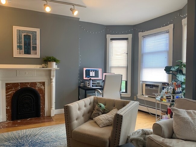 Building Photo - 556 Columbus Ave