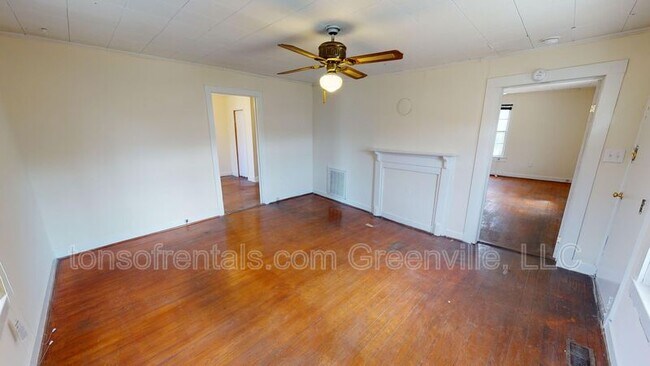 Foto del edificio - 359 Carney St