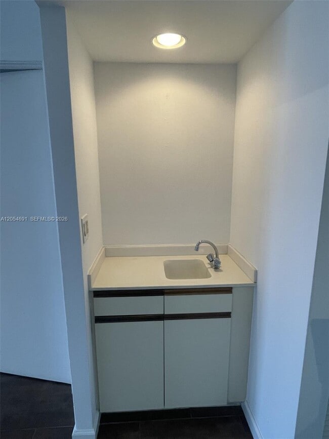 Foto del edificio - 520 Brickell Key Dr