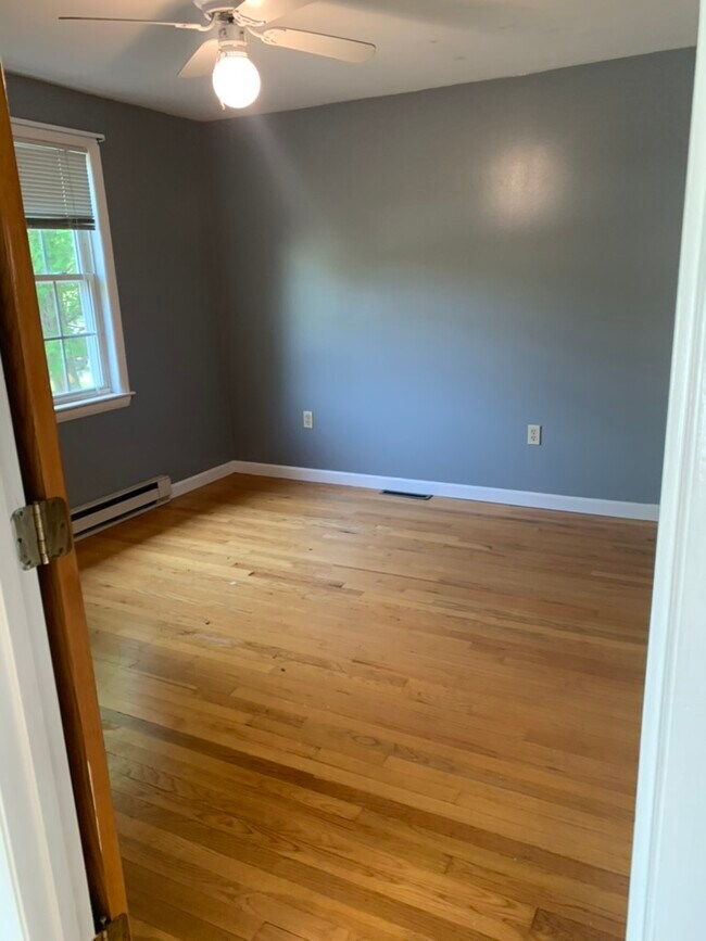 Foto del edificio - 33 Hartwell Ave