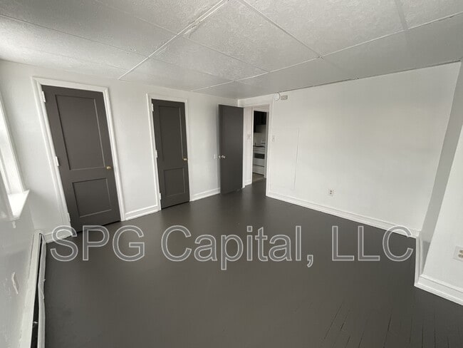 Building Photo - 500 W Market St