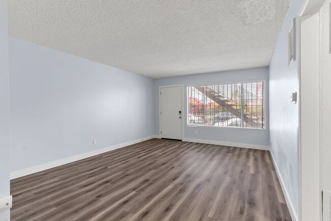 Building Photo - 1804 W 78th St