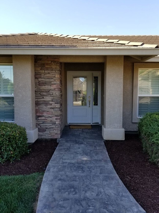 Building Photo - 1325 Silhouette Ct