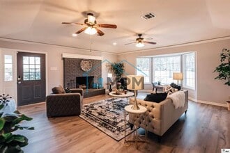 Building Photo - 309 Darbonne Dr