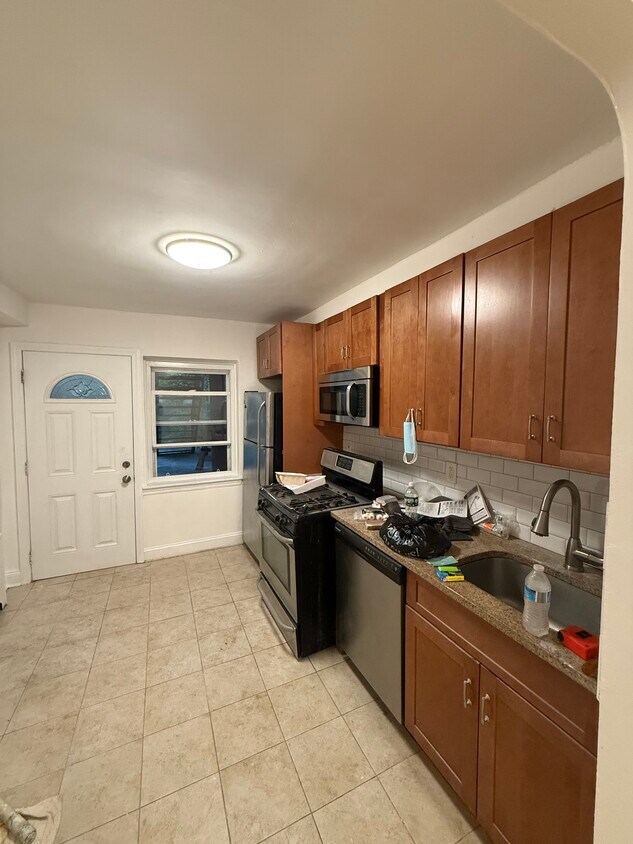 Foto principal - 1114 Rhinelander Ave