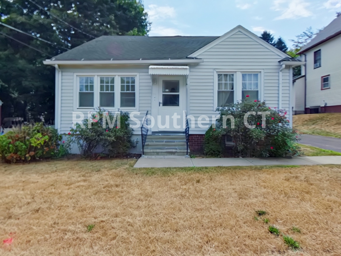 Foto principal - Single Family Home | 4 bedroom | Hamden