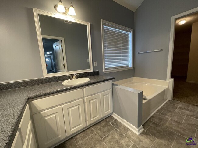 Foto del edificio - 308 Cosmos Ave