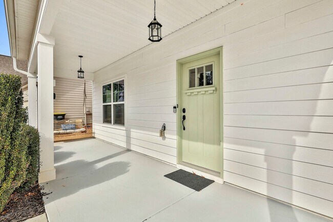 Foto del edificio - Spacious 5BR Home in Senoia — Golf Cart to Downtown