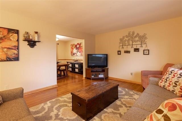 Foto del edificio - 827 Fawnhill Dr