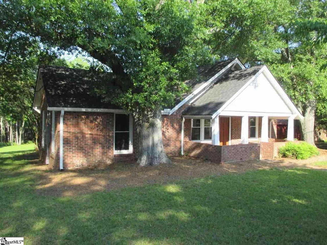 1407 Ridge Rd, Greenville, SC 29607 House for Rent in Greenville, SC