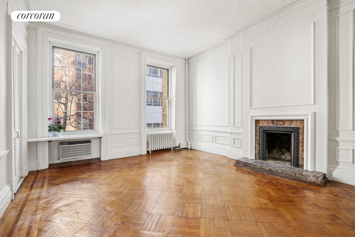 Primary Photo - 109 E 19th St