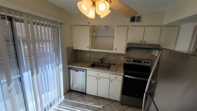 Foto del edificio - 7903 Meadow Park Dr