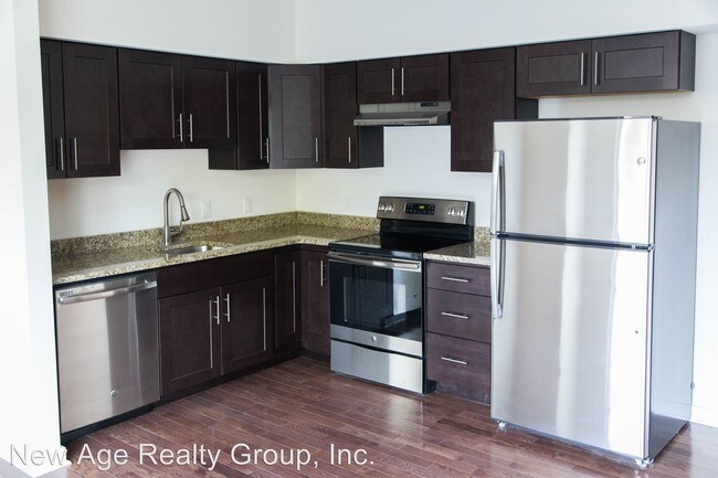 Building Photo - 4610 Cedar Ave