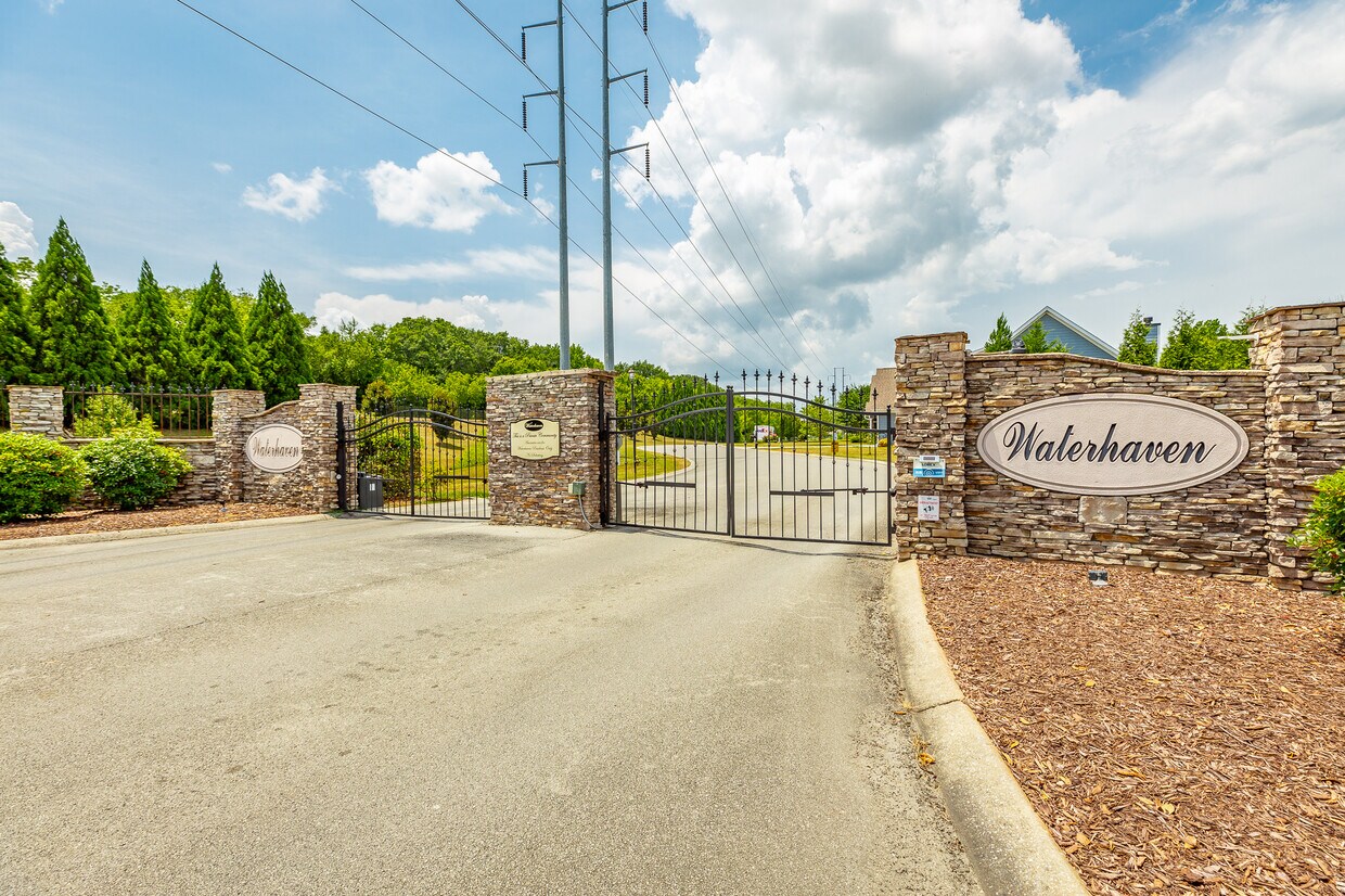 Foto principal - 2340 Waterhaven Dr