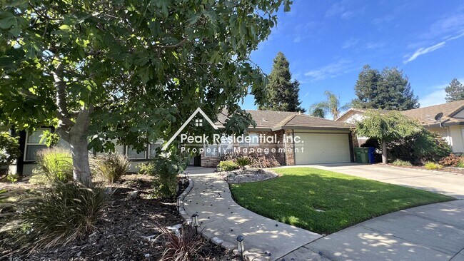 Building Photo - Updated 3bd/2.5ba Galt Home with 2 Car Gar...