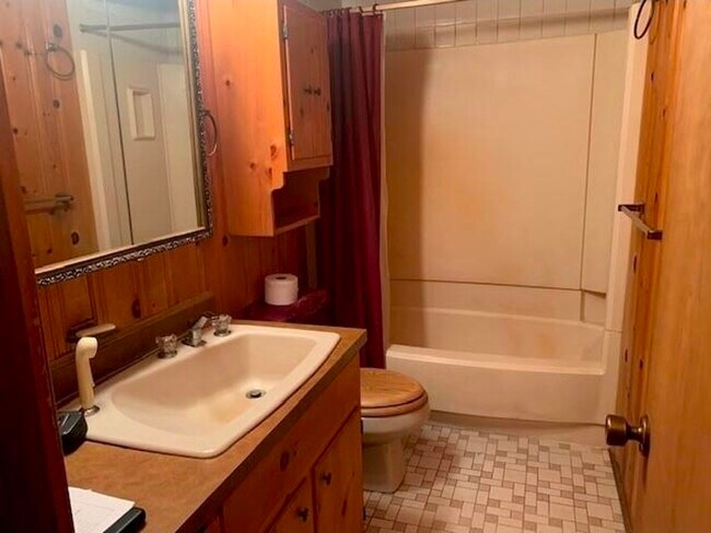 Building Photo - 3780 Highland Tpke