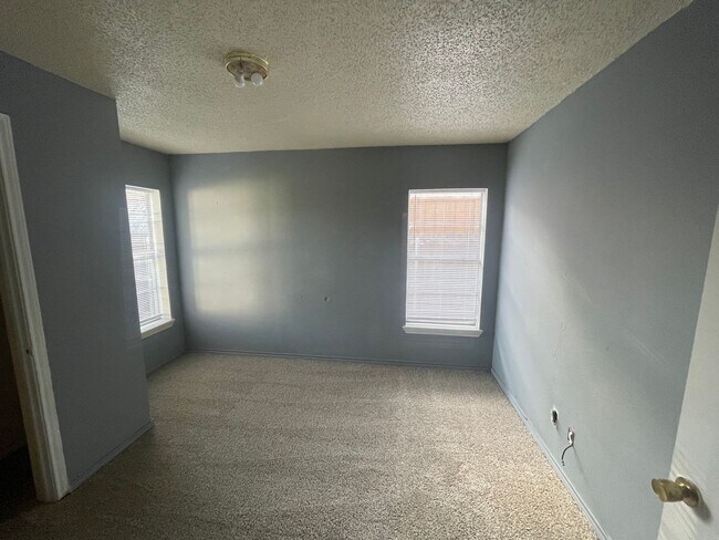 Building Photo - 3 bedroom, 1 bath