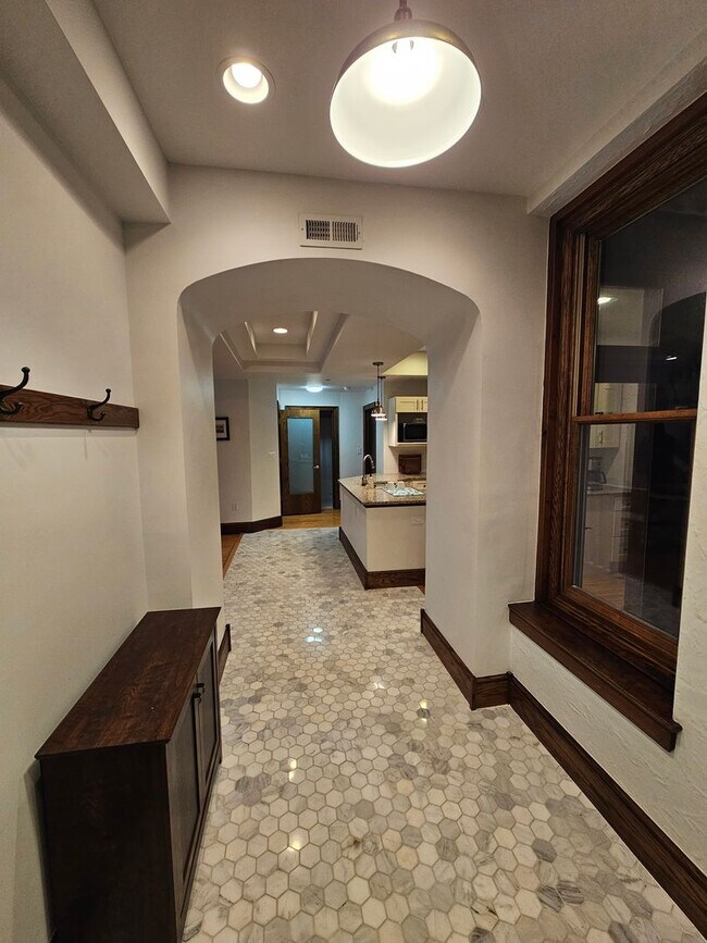 Foto del edificio - Fully Furnished Public Square Apartment!!!