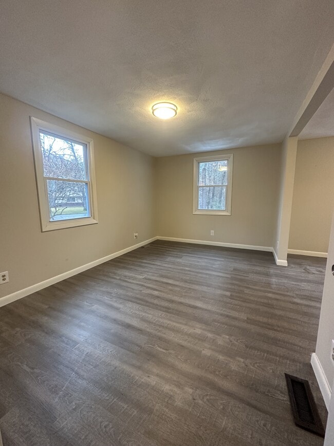 Building Photo - 696 Hixville Rd