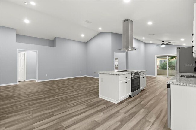 Foto del edificio - 460 Martigues Dr