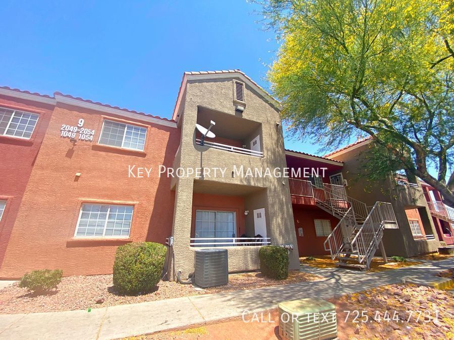 Foto principal - 2 BEDROOM 2 BATH IN GATED COMMUNITY NEAR N...