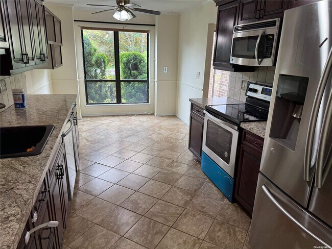 Foto del edificio - 261 Pond View Ln