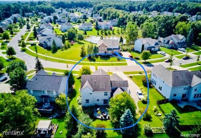 Building Photo - 4 br, 3 bath House - 1392 Four Seasons Dr