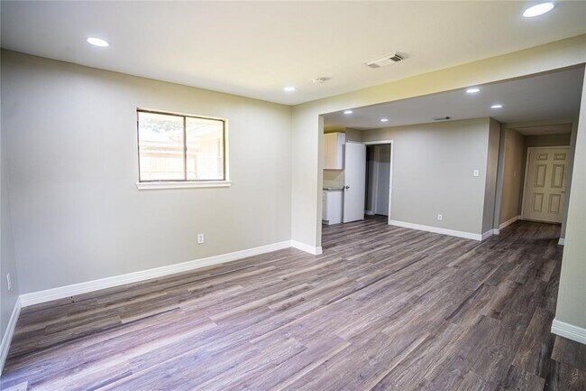 Foto del edificio - 7130 Heath St