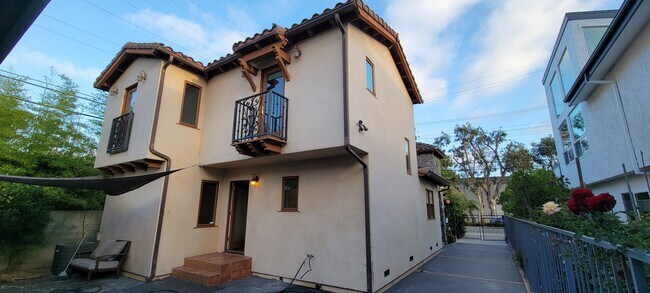 Foto del edificio - 8647 Higuera St