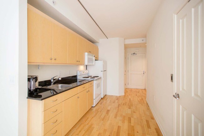 Building Photo - 140 S Van Ness Ave