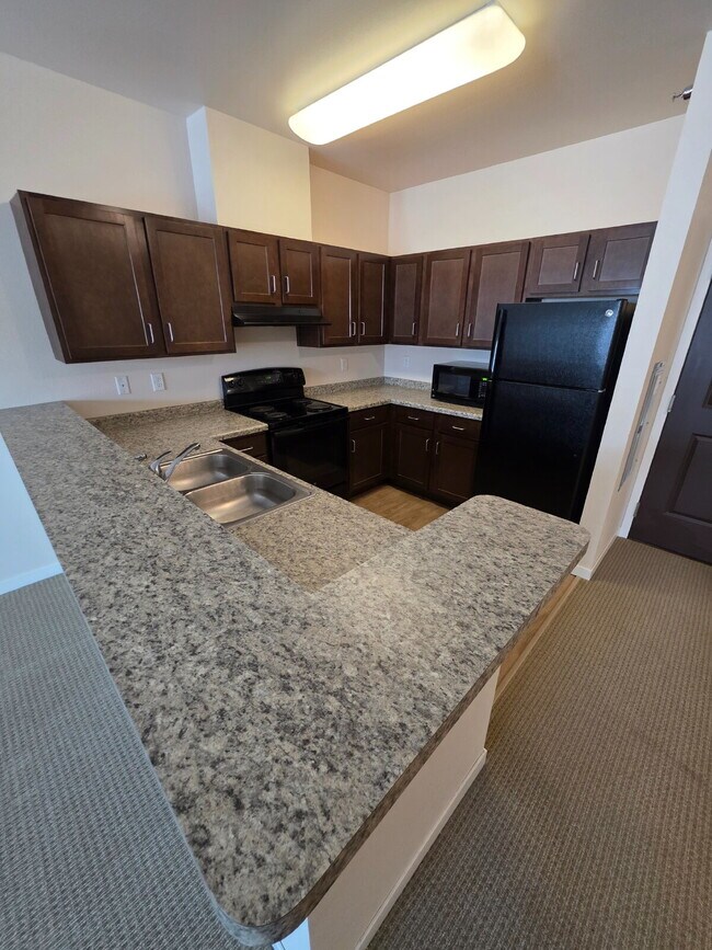 Foto del edificio - 2 Bedroom | 1 Bathroom 2nd Floor Apartment Available RIGHT NOW!
