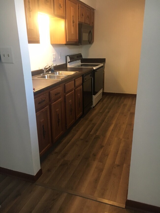 Kitchen - 1127 Flammang Dr