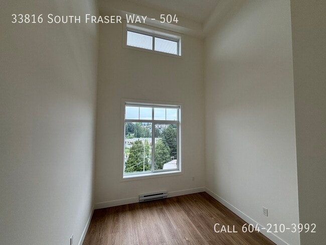 Building Photo - Top-Floor Unit in Downtown Abbotsford