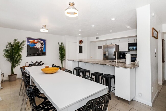 Building Photo - Spacious 5-Bed Scottsdale Home with Pool &...