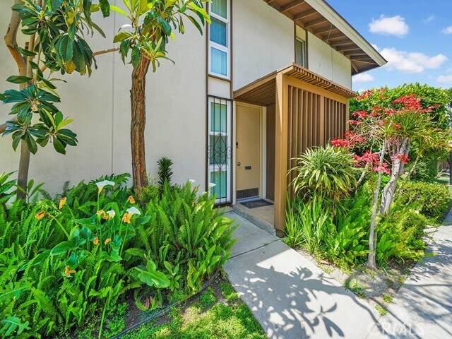 Foto del edificio - 15500 Tustin Village Way