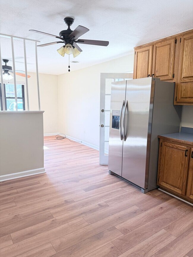 Foto del edificio - 3 Bedroom, 1.5 bathroom, Mount Carmel Subdivision! $1450 per month