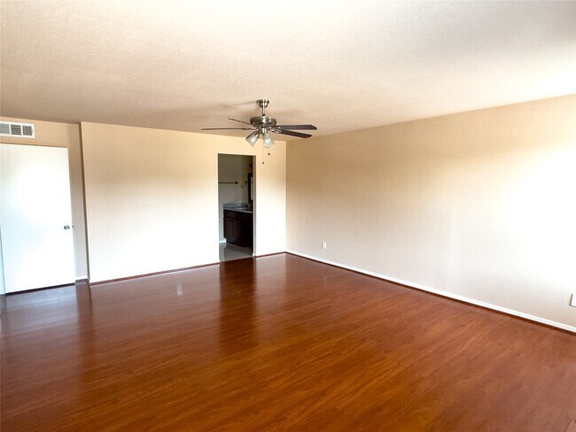 Foto del edificio - 9800 Pagewood Ln