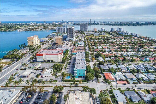Foto del edificio - 1555 N Treasure Dr